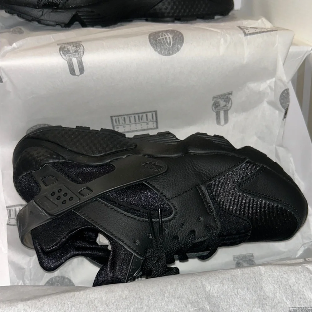Nike Air Huarache (2021) Triple Black - Picture 5 of 5